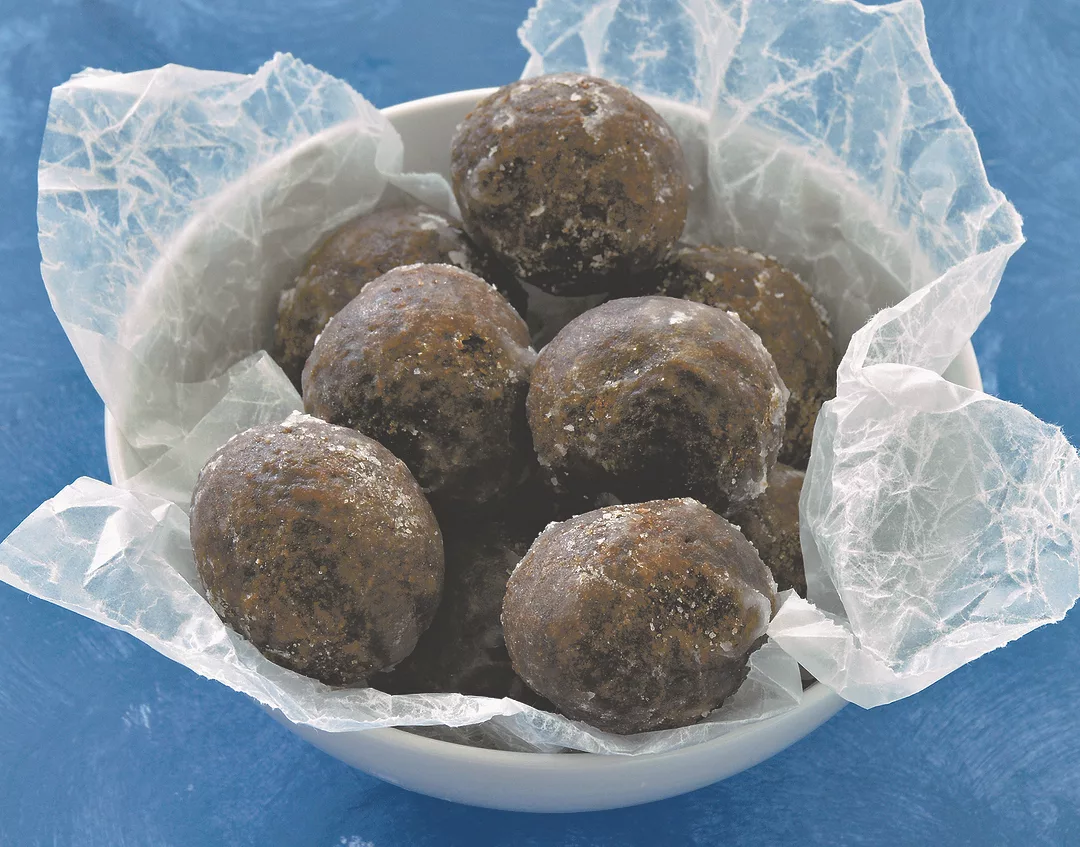 TW1221_chocolate-donut-holes.jpg