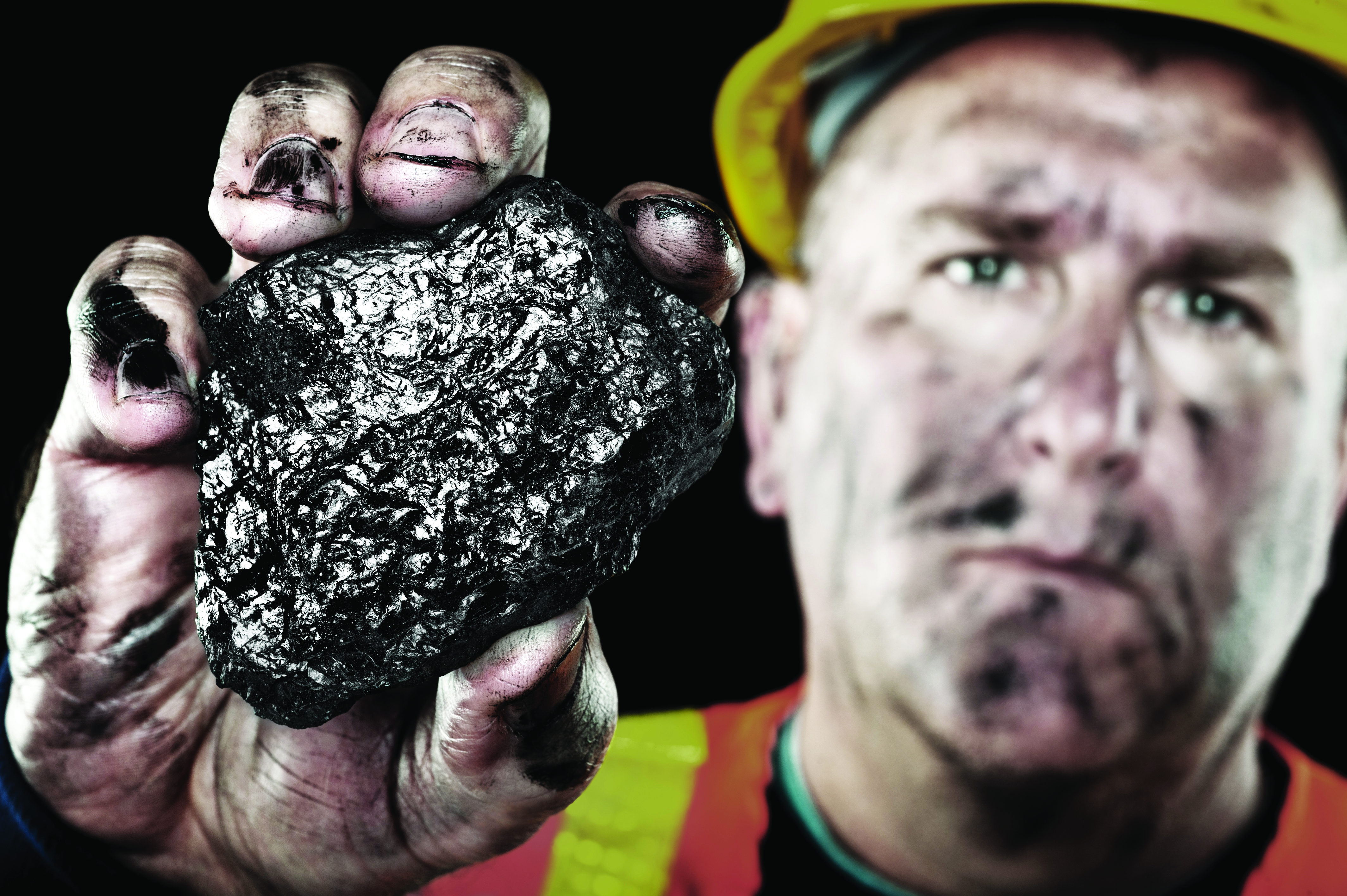 TW0122_miner-with-coal.jpg