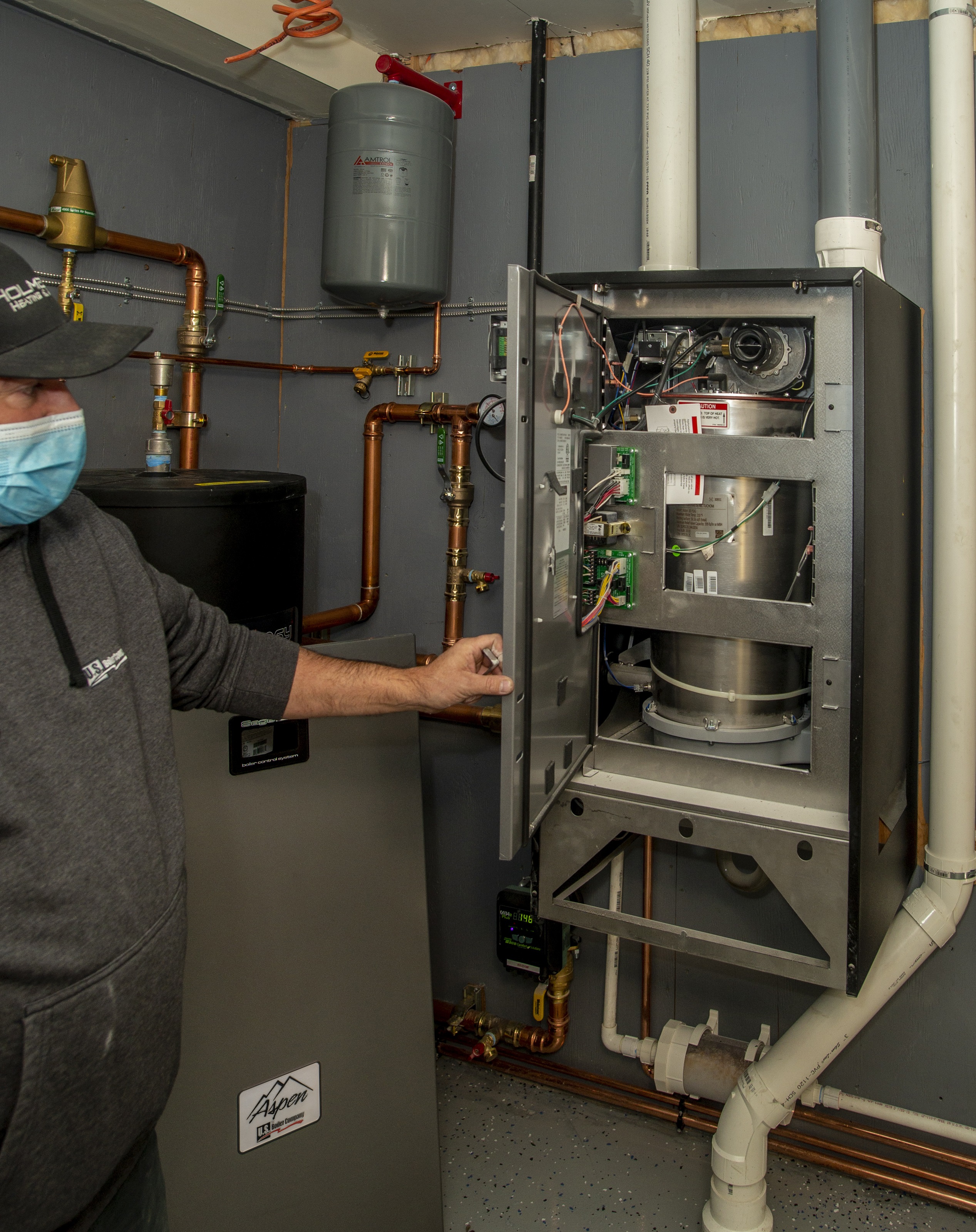 b*h様 グッドモーニングインベーダー　NEW BOILER Buderus G215/4-AFG G215/4 - 171K BTU - 86.2% AFUE - Hot Water Oil