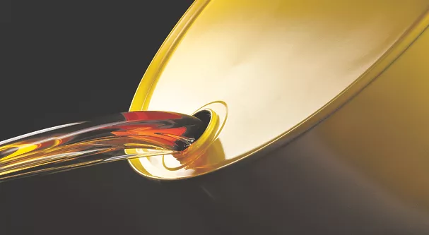 TW0522_oil-pouring-from barrel.jpg
