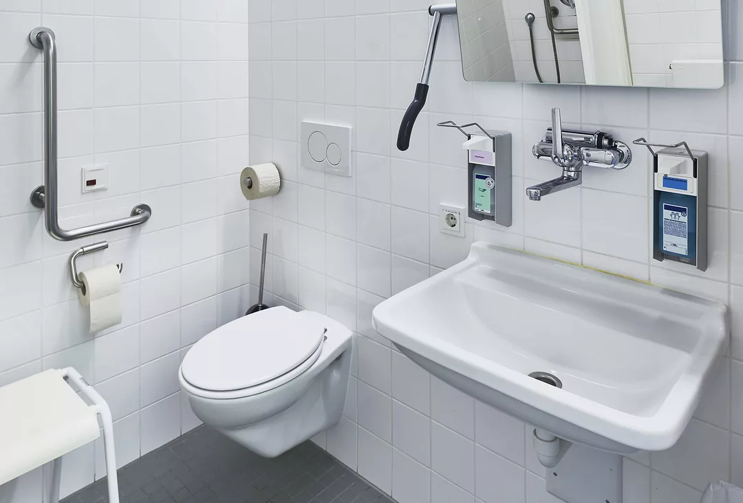 PE0123_hospital bath room.jpg