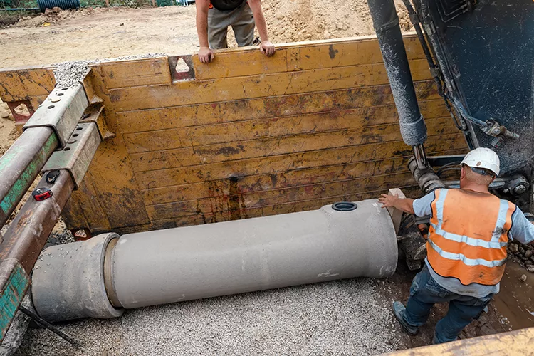 PHC0124_concrete drainage pipe in deep trench.jpg