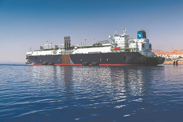 TW0424_oil tanker in Red Sea.jpg