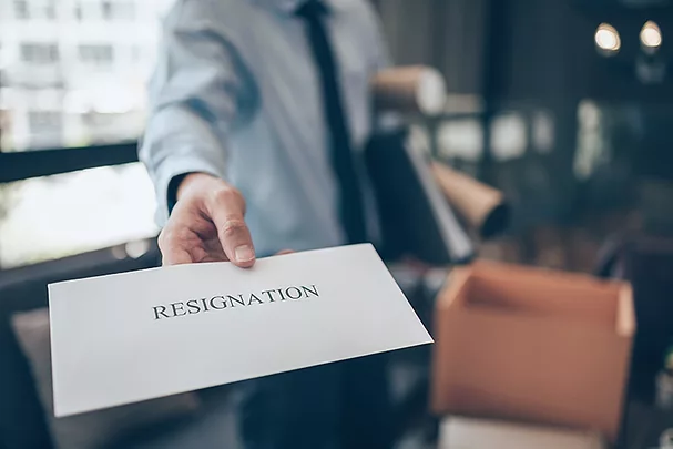 PE1024_professional worker leaving job-resignation.jpg