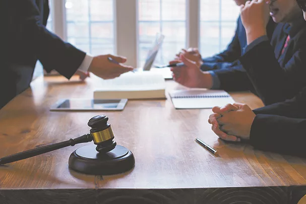 TW1024_business dispute resolution-litigation or arbitration.jpg