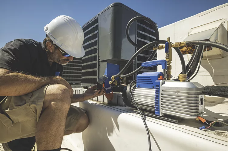 TW0725_HVAC tech-air conditioning repair.jpg