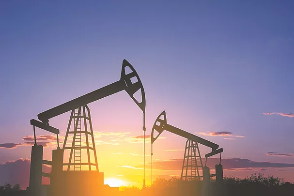 TW1125_oil pumps in Russia.jpg