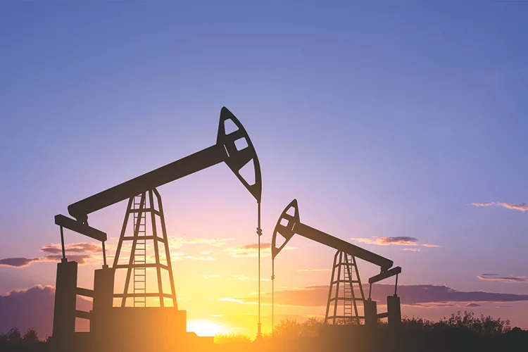 TW1125_oil pumps in Russia.jpg