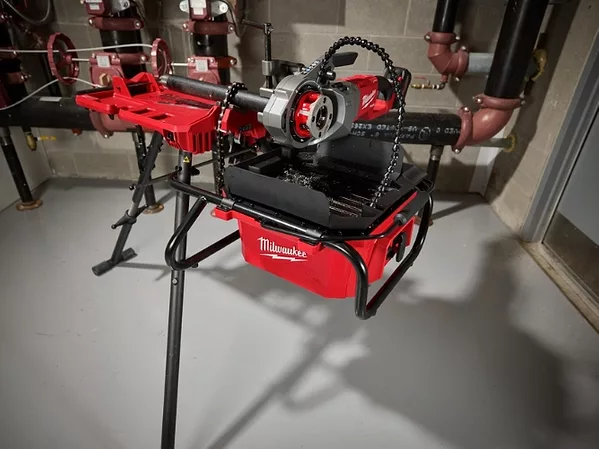 Milwaukee M18 Brushless Pipe Threading Oiler.jpg