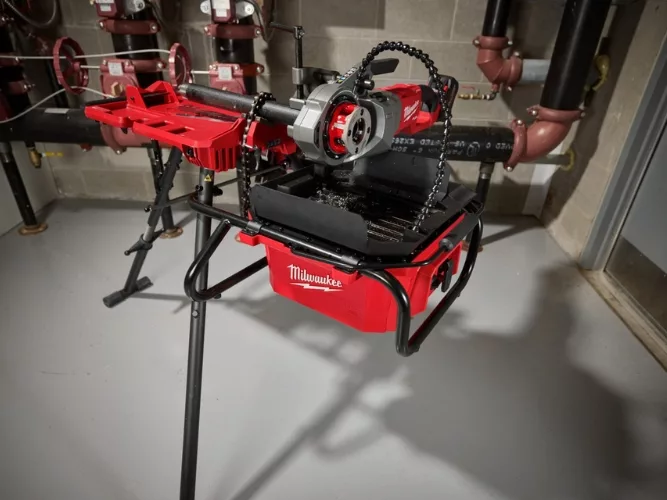 Milwaukee M18 Brushless Pipe Threading Oiler.jpg