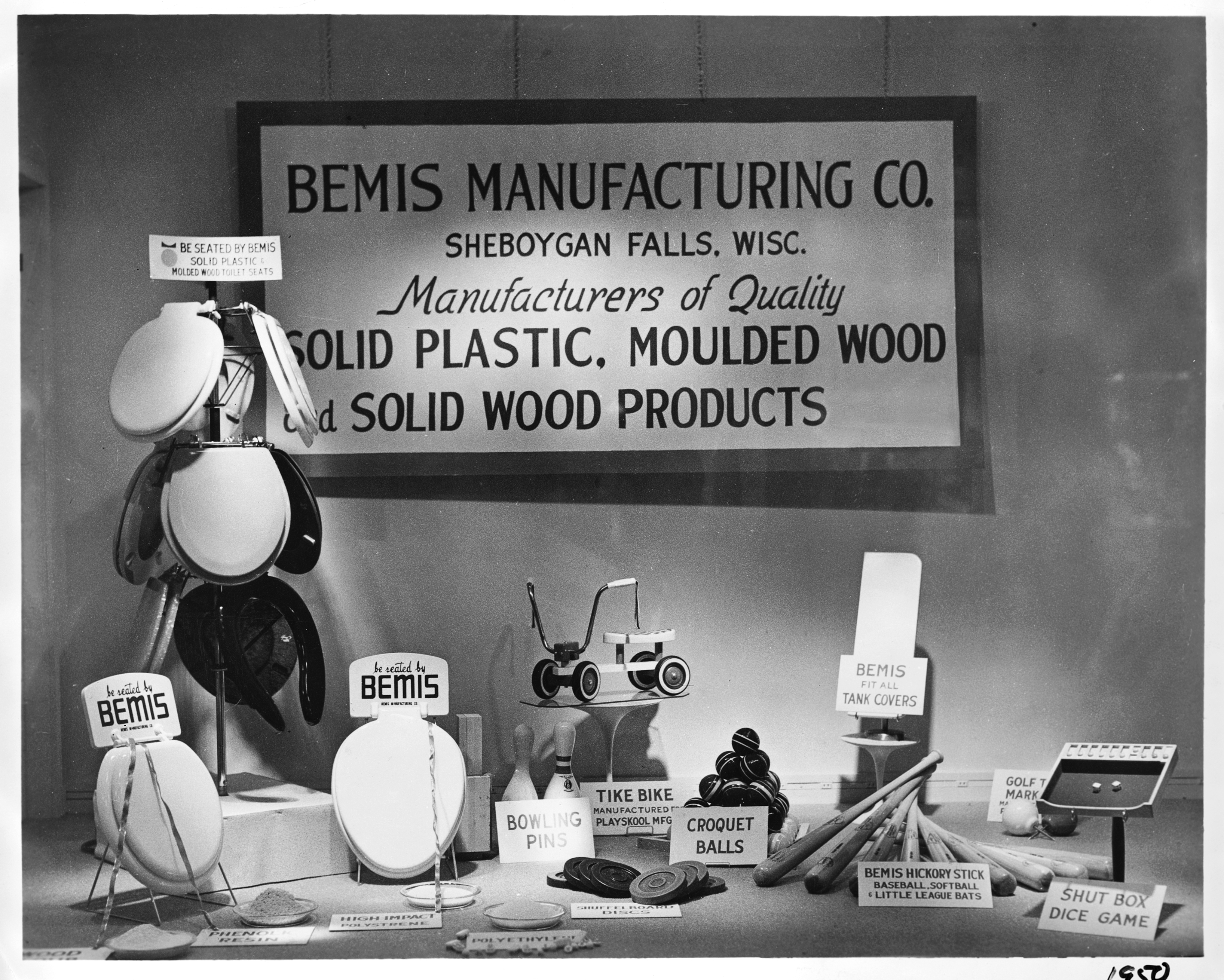 Bemis-Products---Department-Store-Window-Display-1960s-3272x2620-69d4b9dd-248e-452b-bf53-209bef2fa16b-(1).jpg