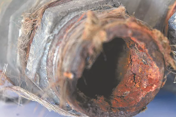 TW0426_rusty water pipe.jpg