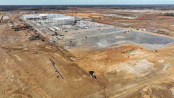 PHCN0826_IC battery plant construction.jpg