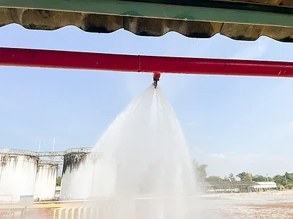 Pe0926 industrial fire sprinkler system discharging water