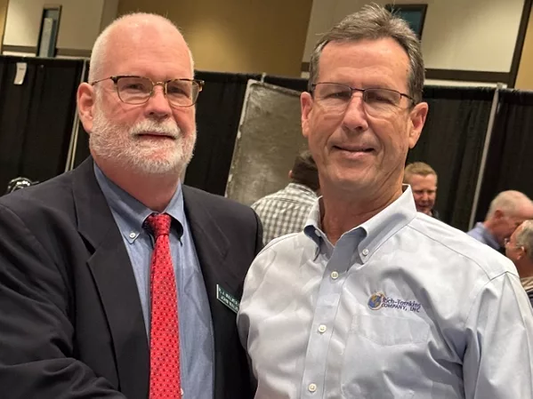 RJ Walker Trade Show Honors Bill Bradshaw of Rich-Tomkins Company.jpg