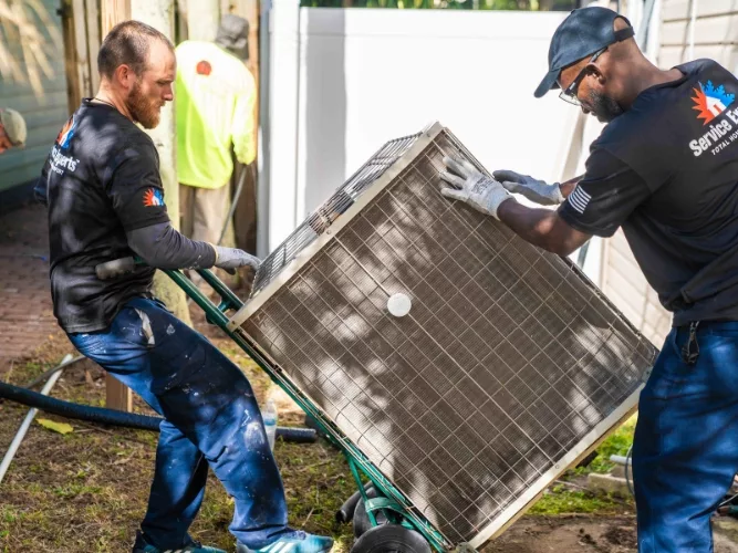 Local Veterans from Service Experts Join as Military Makeover with Montel 2.jpg