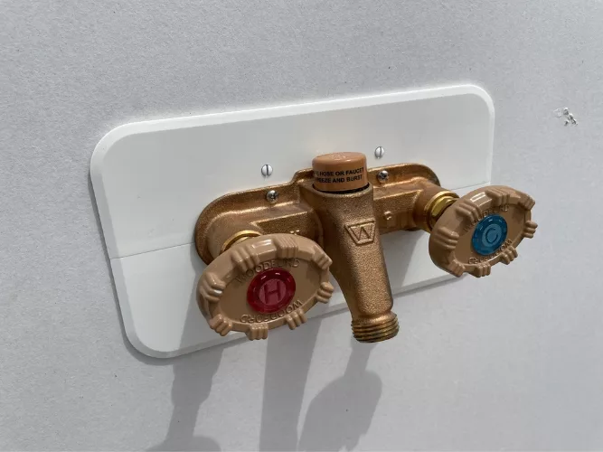 Woodford Model 22 Hot-Cold Outdoor Faucet.jpg