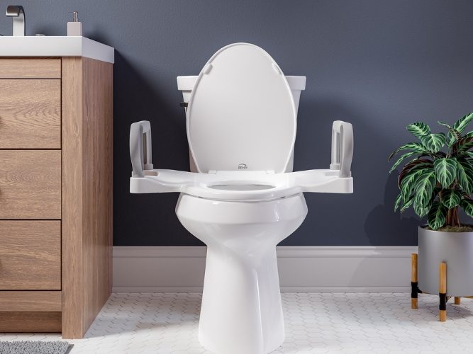 Bemis Assist Premium Toilet Seat Wins KBB  Product Award.jpg
