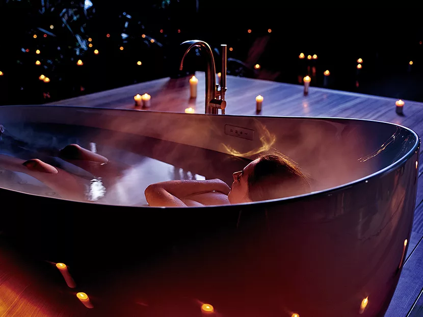 Toto Zero Dimension Zero-Gravity Bathtub